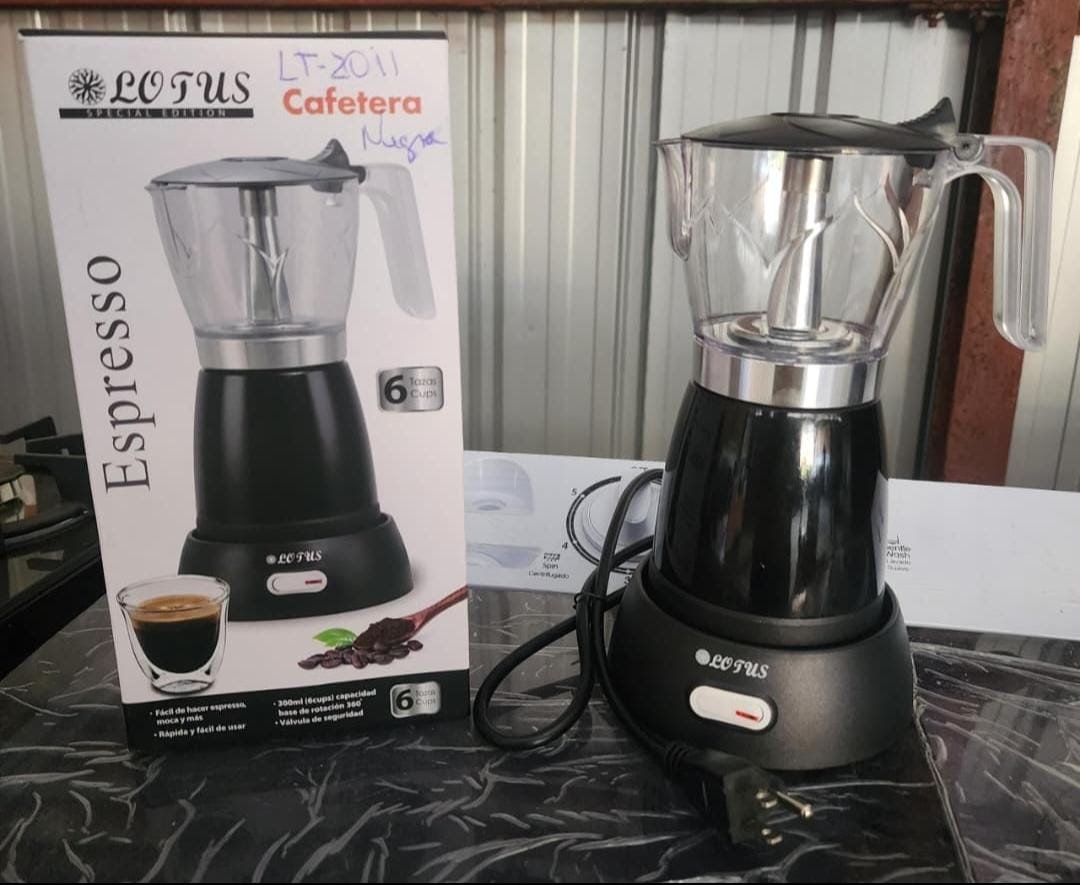 Cafetera Eléctrica LOTUS de 6 Tazas